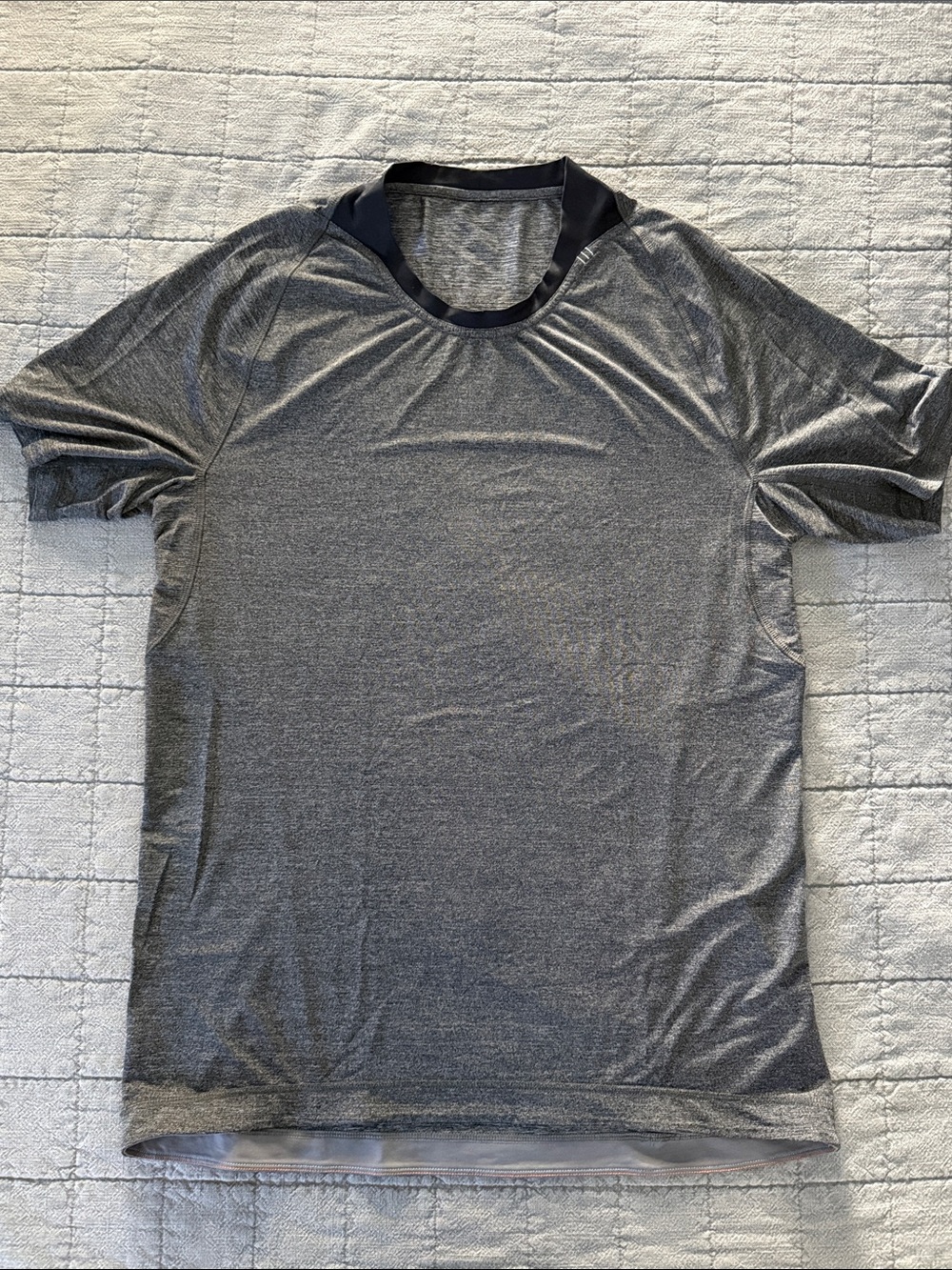 Lululemon Men’s Large Gray Short Sleeve Athletic Workout Shirt